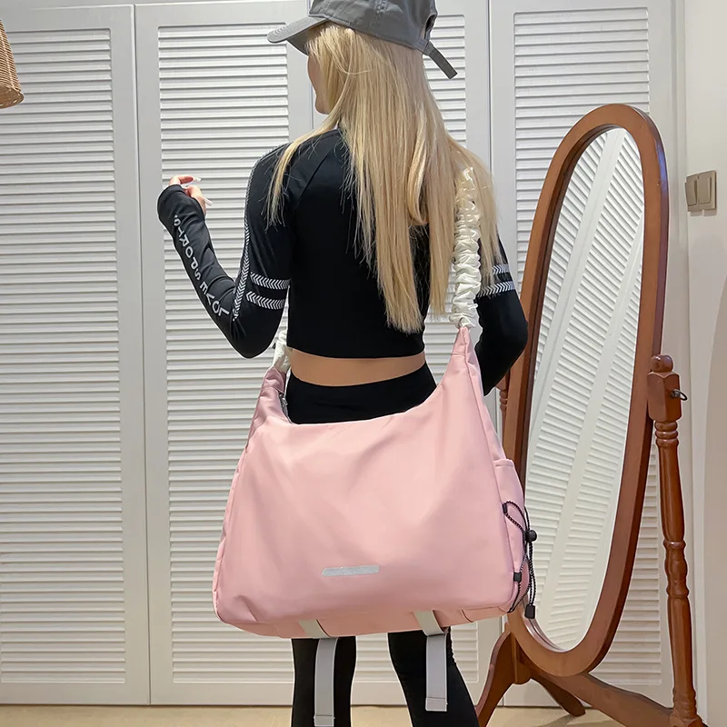 Рисунок 2 - Большой спортивный рюкзак через