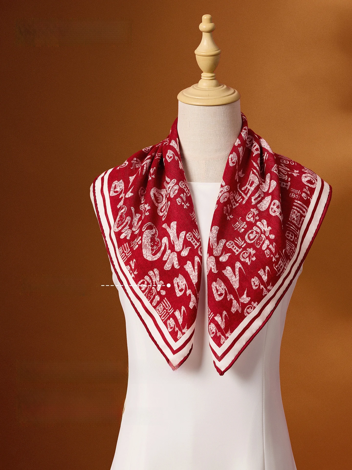 Echarpe-en-soie-rouge-pour-femme-cadeau-du-nouvel-an-legere-luxueuse-carree-assortie-au-zodiaque-de-l'annee