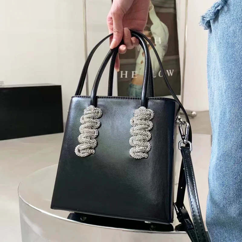 

Корейские модные сумки-боксы для женщин: роскошные дизайнерские сумки и клатчи 2026 года, новинка из искусственной кожи с верхней ручкой, имитация бриллиантов, плетеная, на плечо