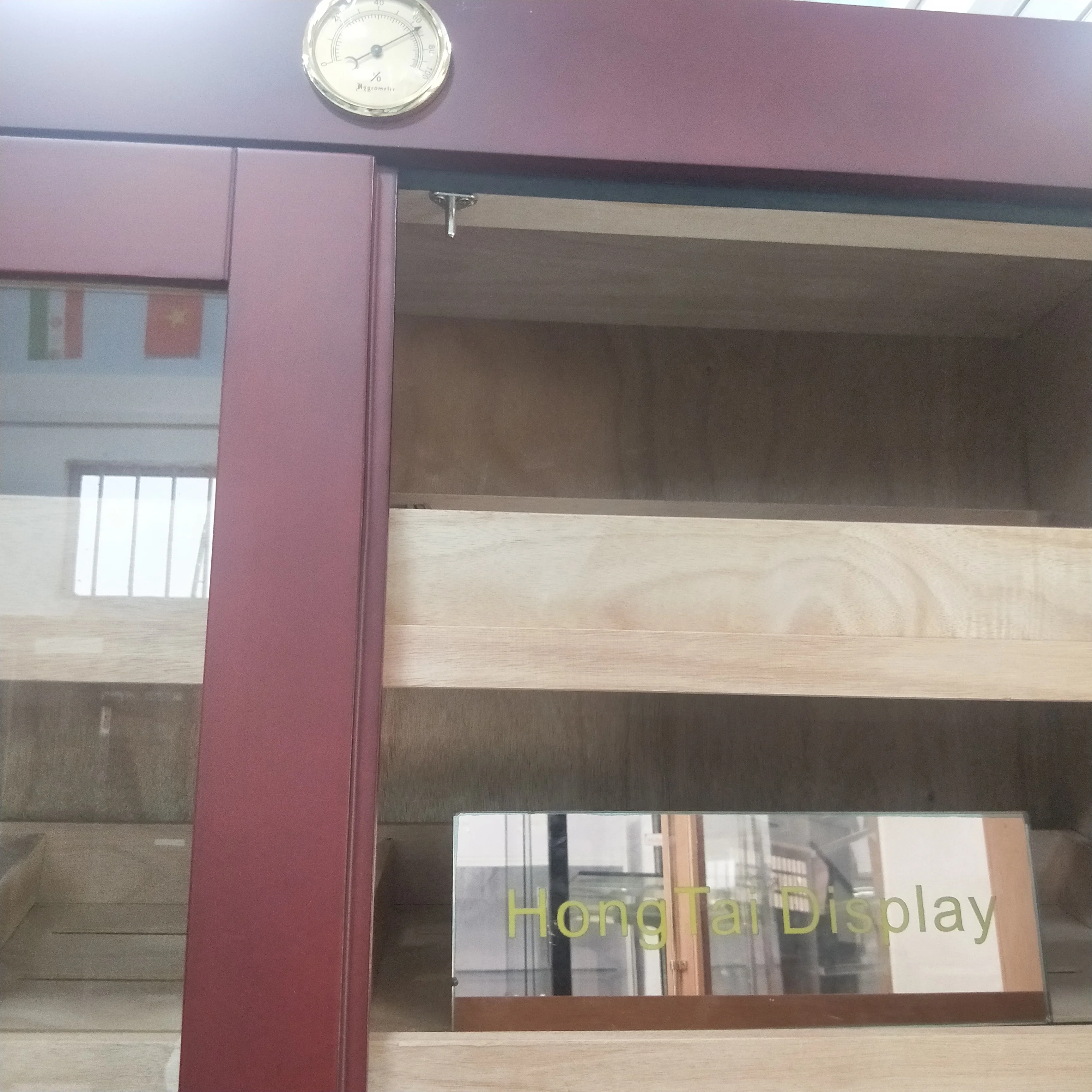 Custom.Solid Wooden High Showcase With Pull Out Drawer Eco-Friendly Durable Display Racks for Smoke Store Display Retail Store D