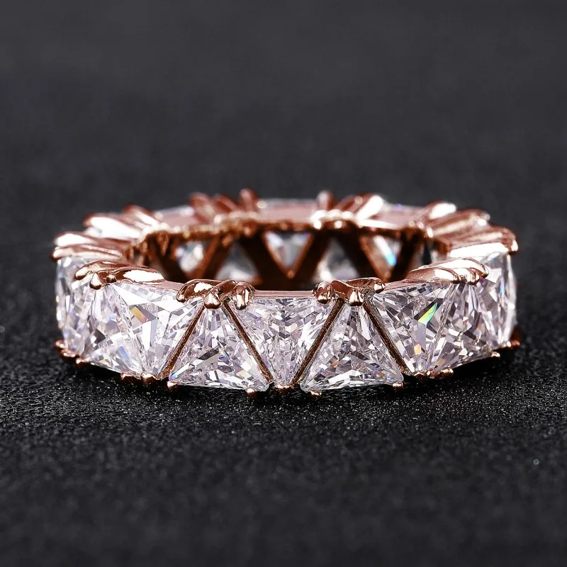 Huitan Fashion Contracted Triangular CZ Crystal Ring for Women Good Quality Versatile Design Party Wedding Luxury Jewelry Anillo