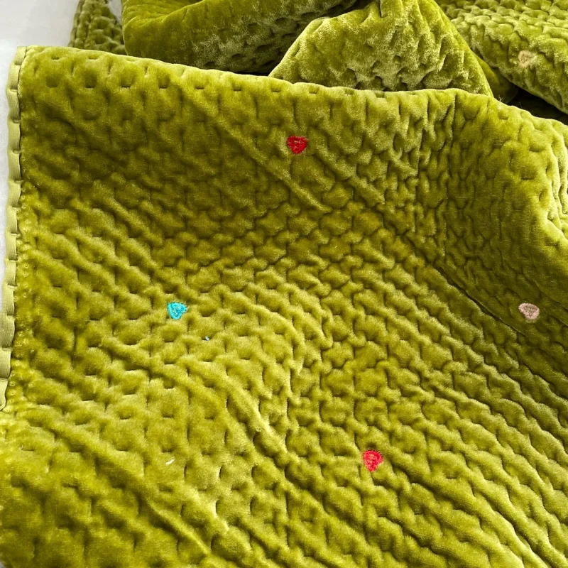 

Green heart-shaped embroidered texture velvet with cotton embossing autumn and winter clothing polyester fabric