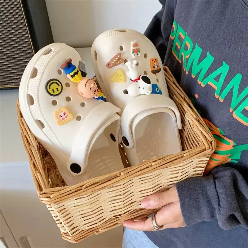 スヌーピーシューズチャーム 3D かわいい靴バックルサンダルスリッパアクセサリー靴の花の装飾子供にクリスマスギフトを与える