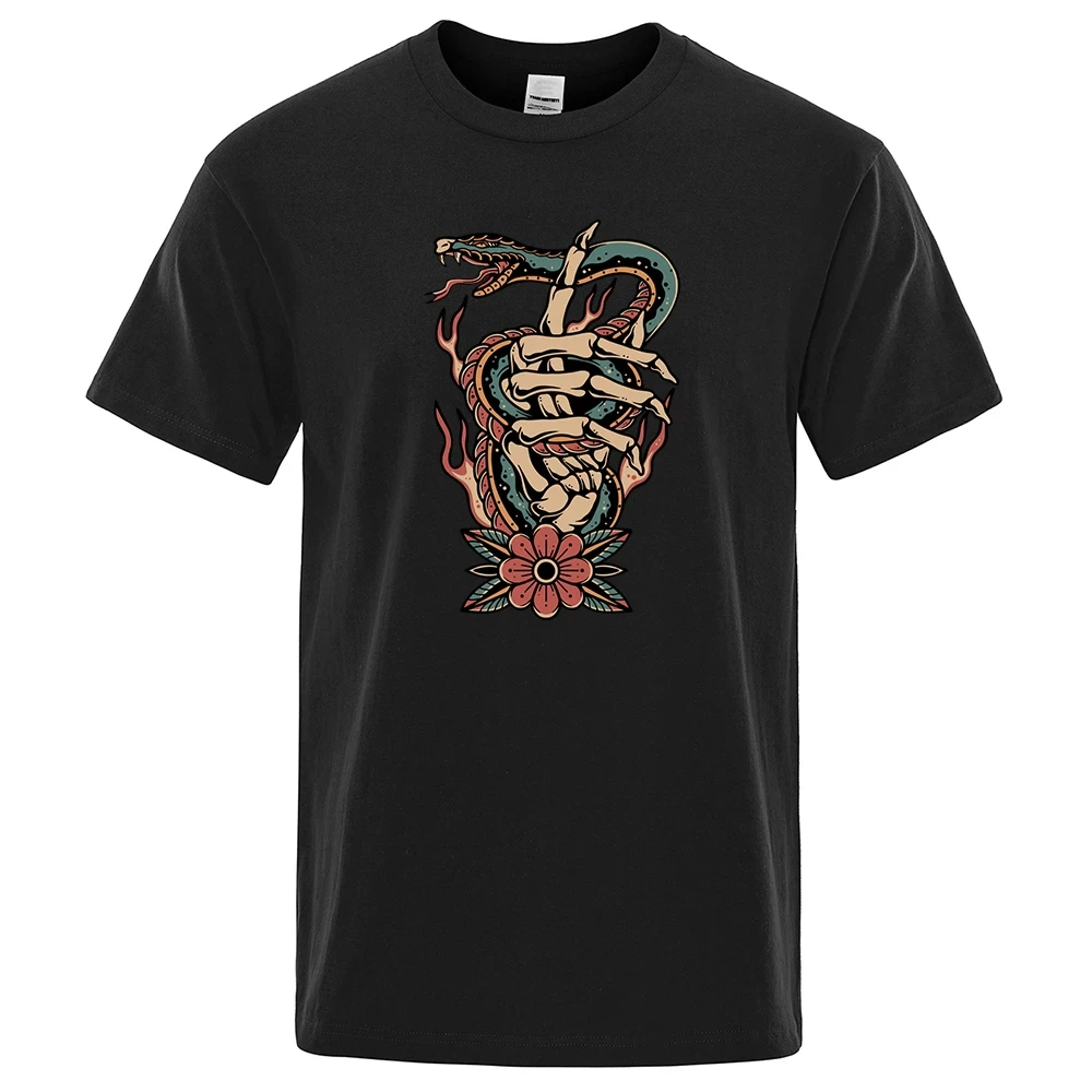 Poisonous Snake Winding Around The Fingertips Tops Men Fashion Soft T Shirt Hip Hop Street Cotton T-Shirts Luxury Tees 80518