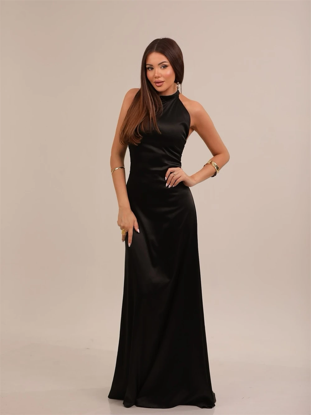 

Customized Fashion Satin Evening Dresses Modern Halter Sleeveless Celebrity Gowns Sexy Sweep Train Special Occasion Gowns