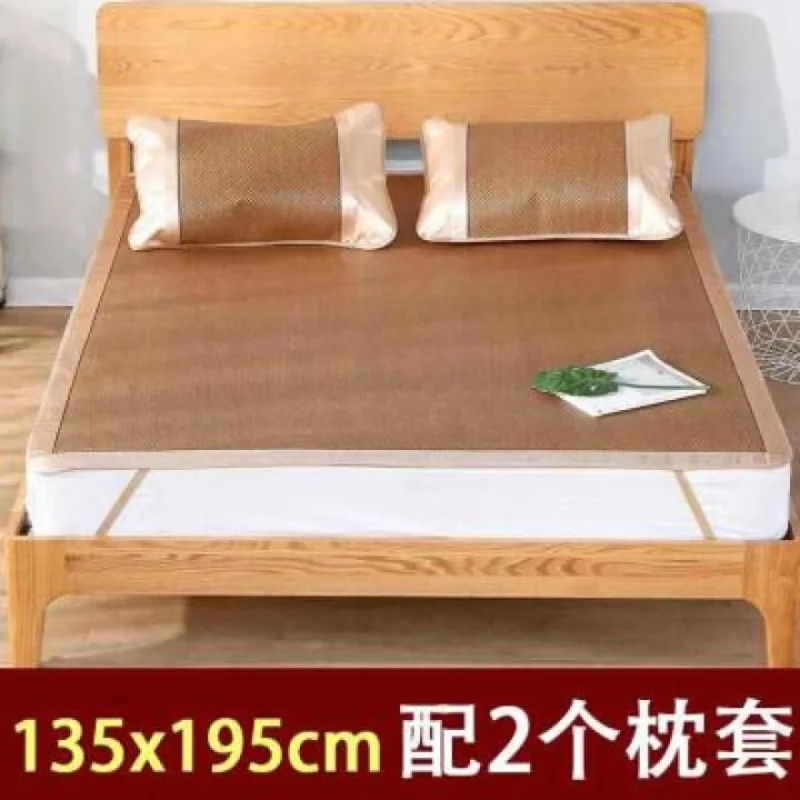 New mat that can be spread on the ground to sleep