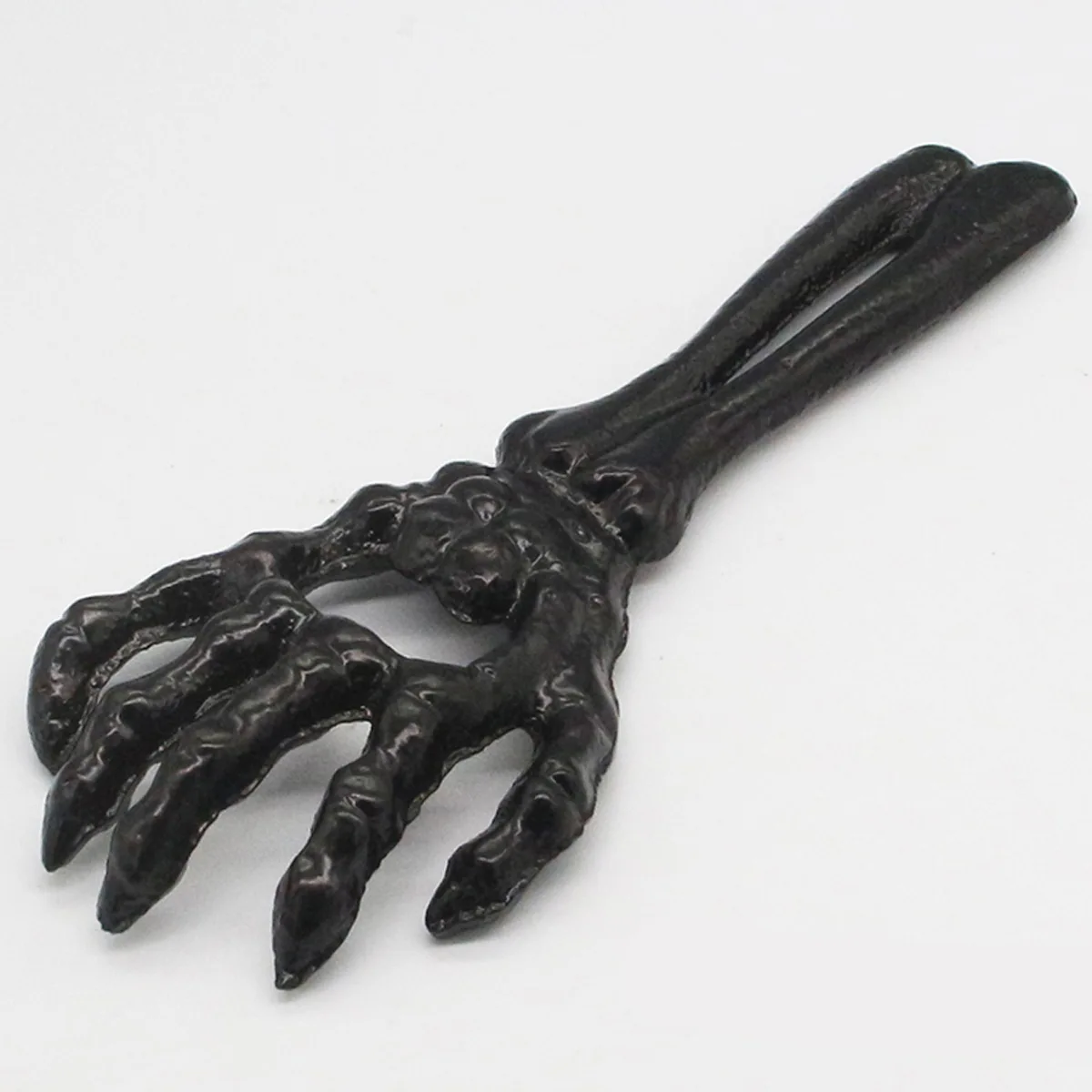 

Cast Iron Skeleton Hand Bottle Opener Black Metal Beer Bottle Opener Halloween Theme Party Bar Tools Men's Gifts