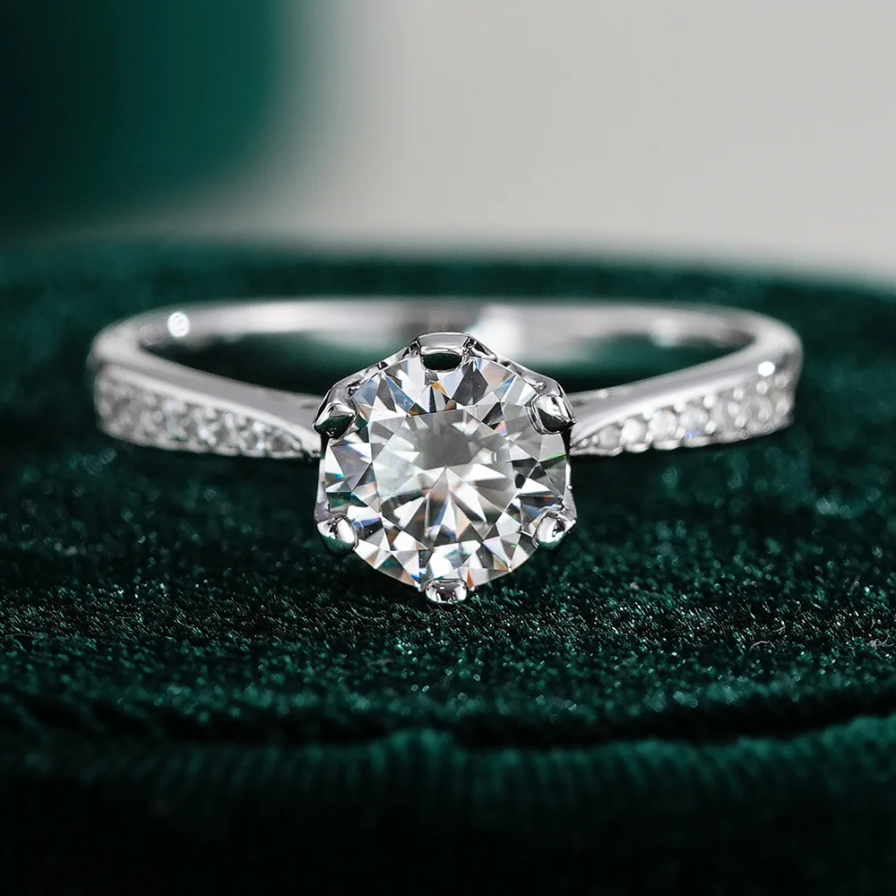 

Hollow Out Six Claw Classic Proposal 18K Gold Ring, Moissanite Ring, High-end Fashionable Women's Platinum PT950 Diamond Ring