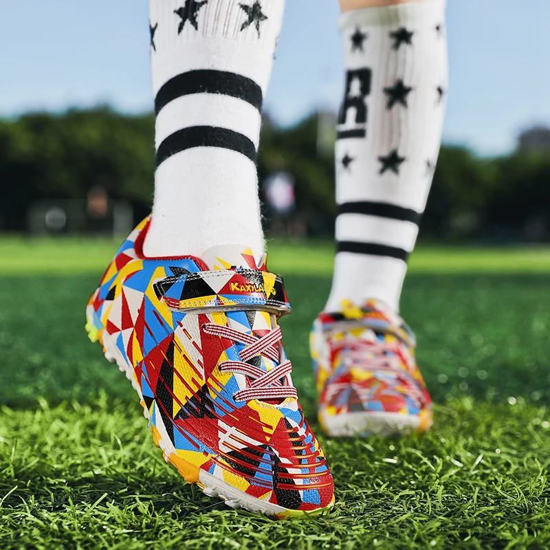 Chaussures de football coordonnantes pour enfants, chaussures de football colorées pour enfants, chaussures de gazon pour garçons, baskets de futsal pour enfants, motifs géométriques