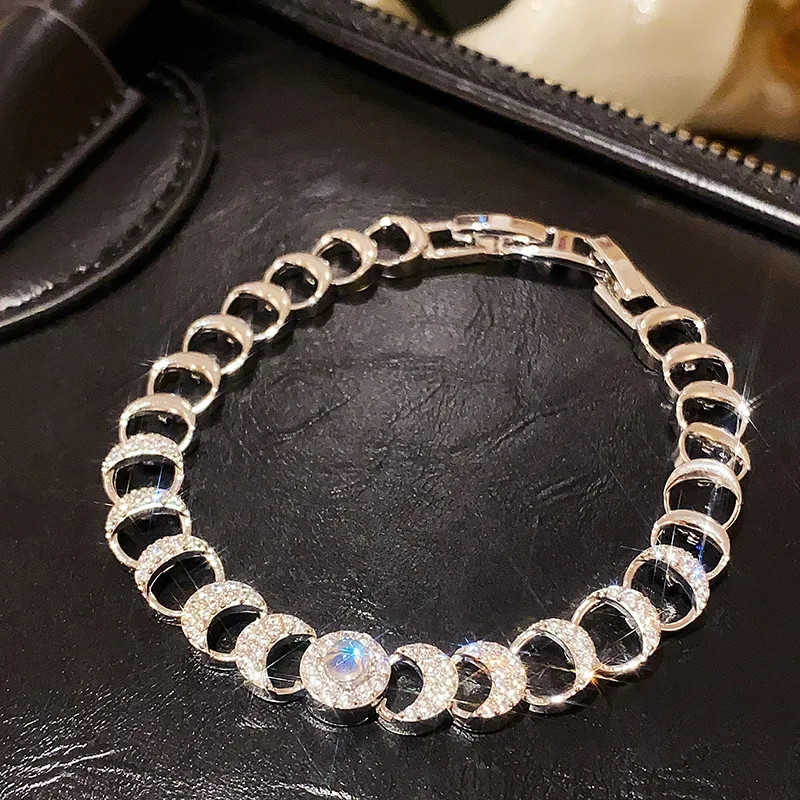 

Exquisite Round/Moon Shape Micro Pave Zircon White Gold Plated Chain Women's Hand Bracelet Unique Bangle Fashion Jewelry 1731