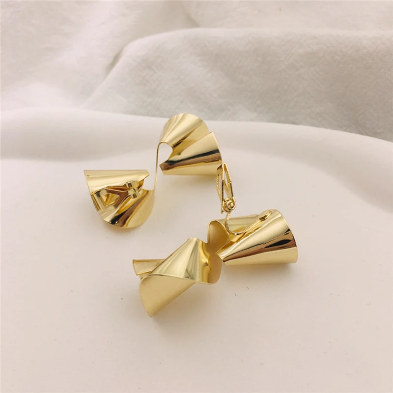 Vintage Irregular Spiral Twisted Clip on Earrings for Women Fashion Simple Design Geometric Earrings Party Jewelry Gifts 2024