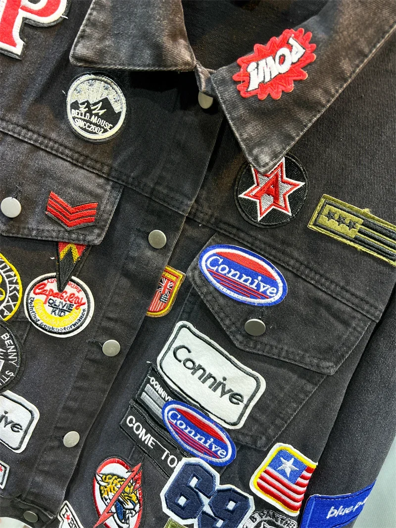 Frühling und Herbst Neue Herren-Jeansjacken mit Stickerei Y2K Trendige und Stilvolle Slim-Fit-Jeansjacke mit Abzeichen – Detail 21