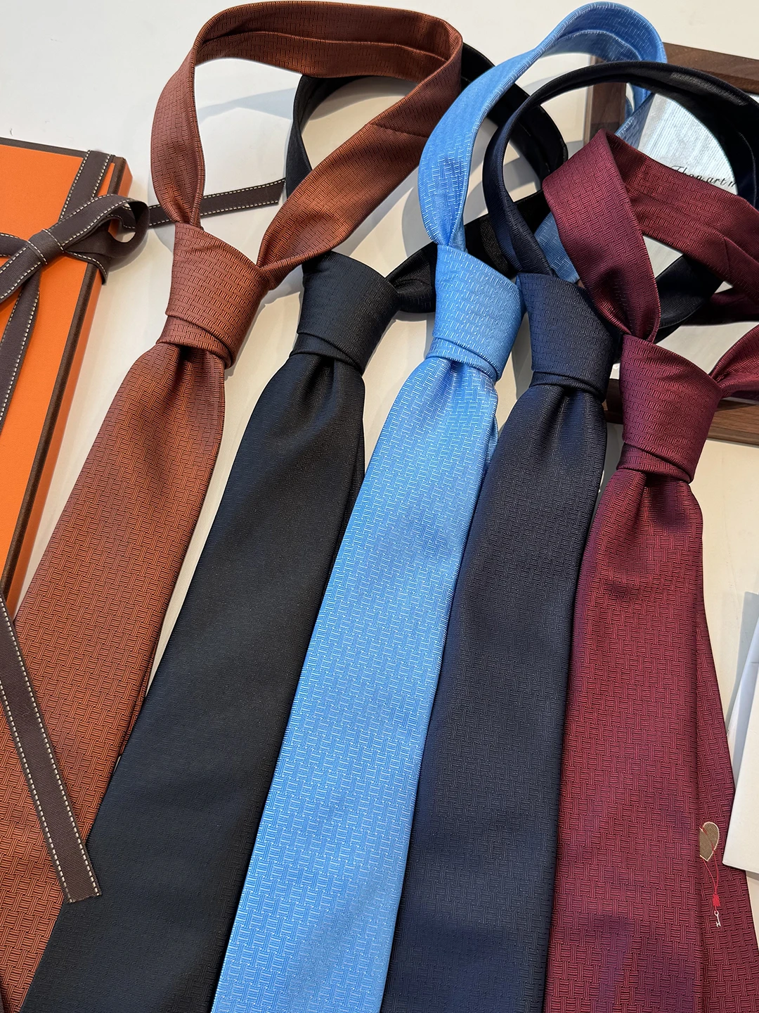 corbata-de-seda-con-diseno-de-punta-de-flecha-para-hombre-versatil-formal-para-camisa-blanca-sensacion-de-alta-gama-caja