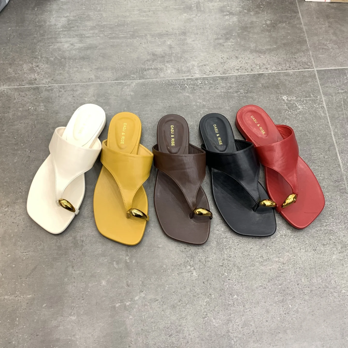 

Women Black Flat Strappy Sandals Summer Open Toe Beach Slippers Casual White Flat Slides Shoes Lady Sexy Sandals Shoes 2025