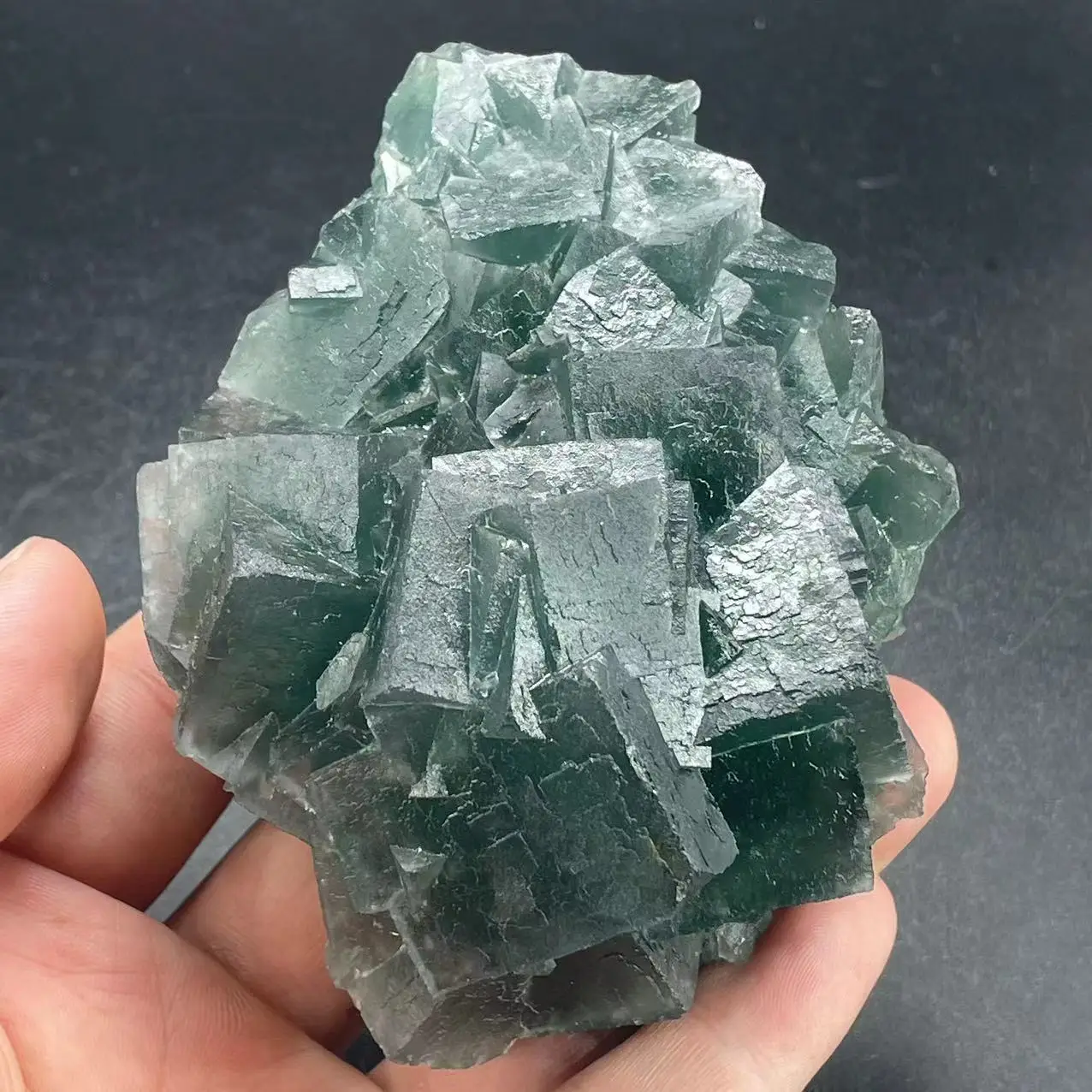 The new 100% natural green fluorite cube dark green mineral crystal healer's mood comes from Chenzhou