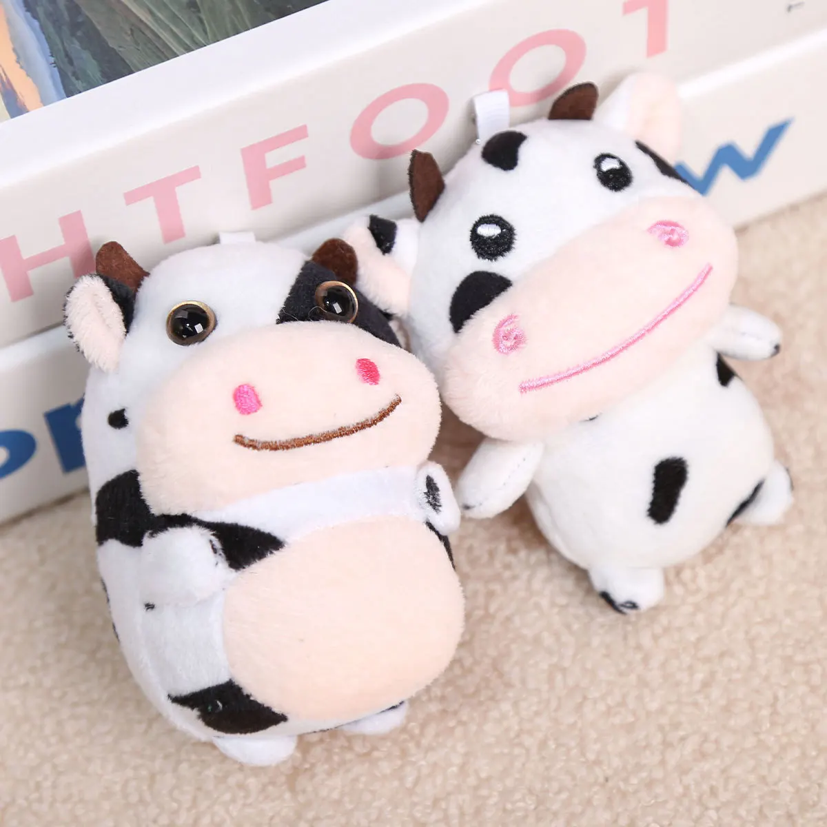 Mignon Simulation vache en peluche poupée pendentif porte-clés créatif doux en peluche veau sac à dos décor porte-clés cadeau de fête