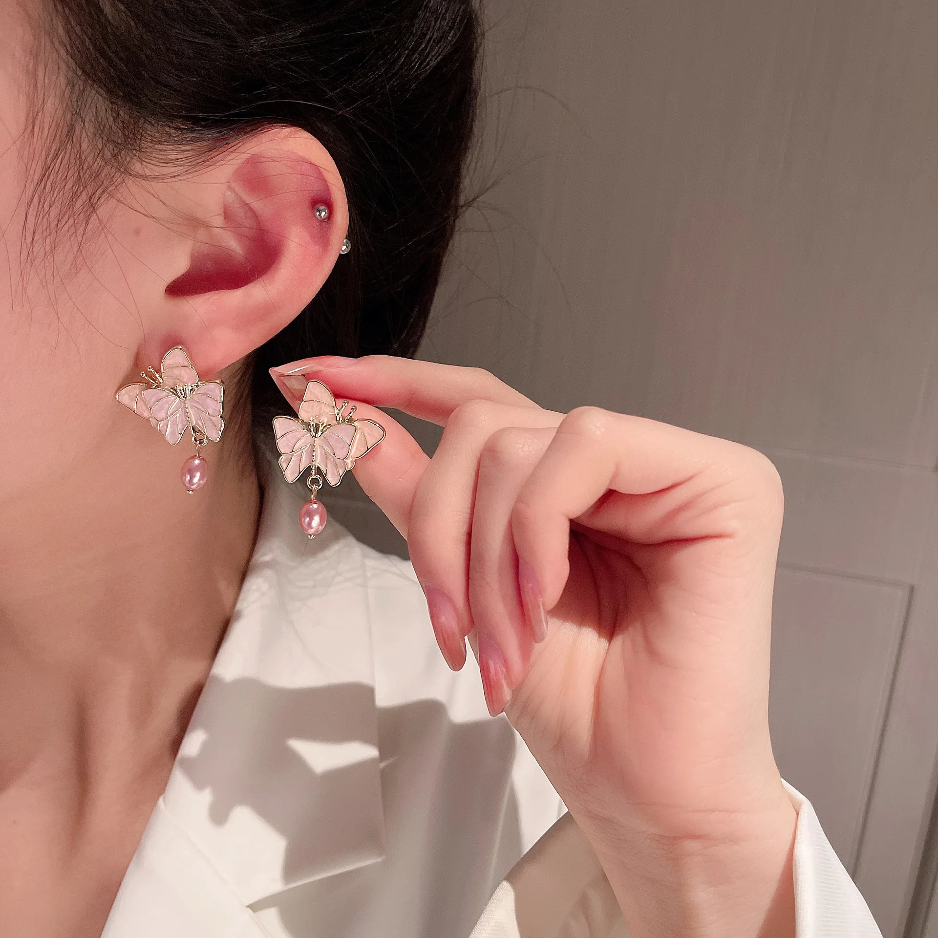 Korean Fashion Pink Lavender Enamel Double Butterfly with Dangling Pearl Bead Stud Earrings for Women Wedding Party Jewelry Gift