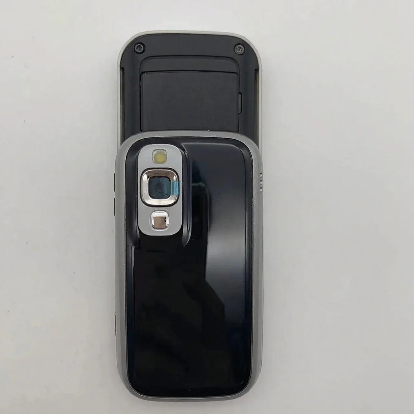 لوحة مفاتيح أصلية غير مقفلة 6111 بشريحة واحدة GSM 900/1800/1900 بلوتوث 700 مللي أمبير في الساعة للهاتف المحمول متعددة اللغات مصنوعة في فنلندا