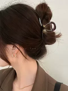 Vintage Brown Hair Claw for Women 2024 - High-end viral large shark clip, perfect for a sophisticated look.