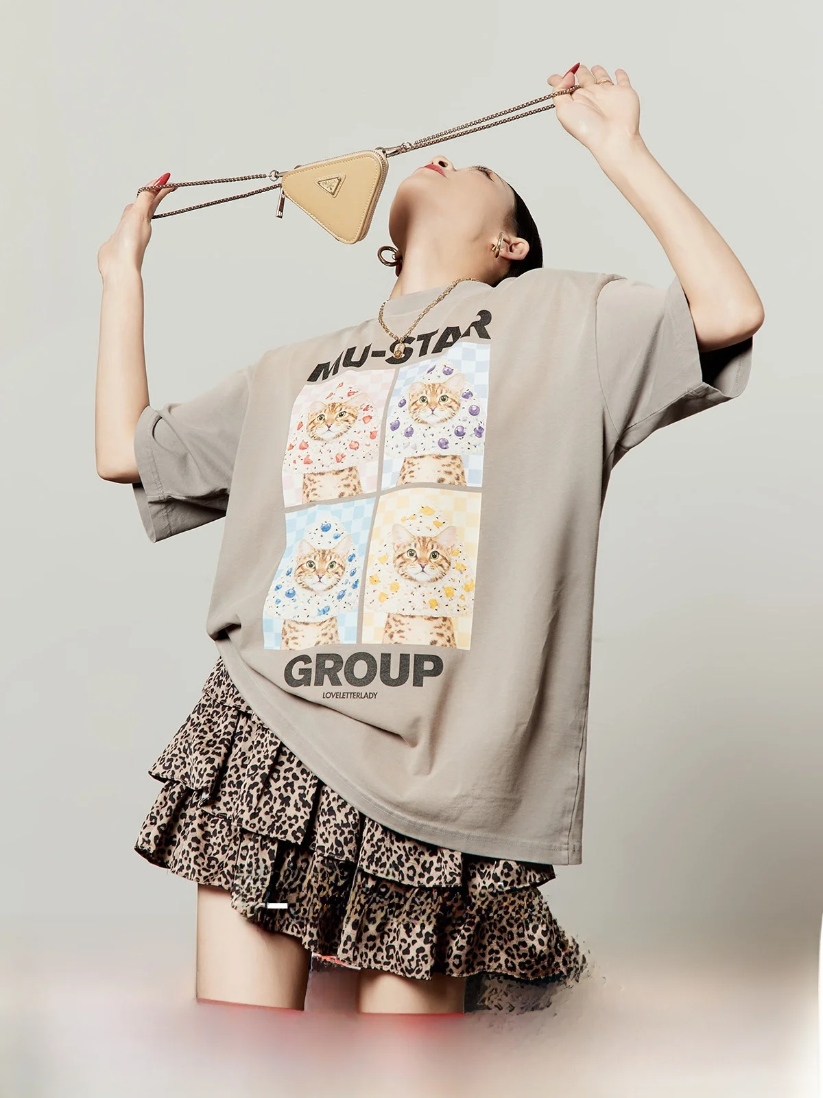 

Fashionable Retro Print Short Sleeve T-Shirt Women's Loose Slimming Trendy Commute Casual round Neck Top Spring 2026 New Arrival
