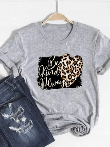 Imagen 2 del producto Camiseta básica para mujer, ropa con estampado de leopardo, tendencia de corazón de amor, Top bonito de verano, camiseta gráfica de manga corta a la moda