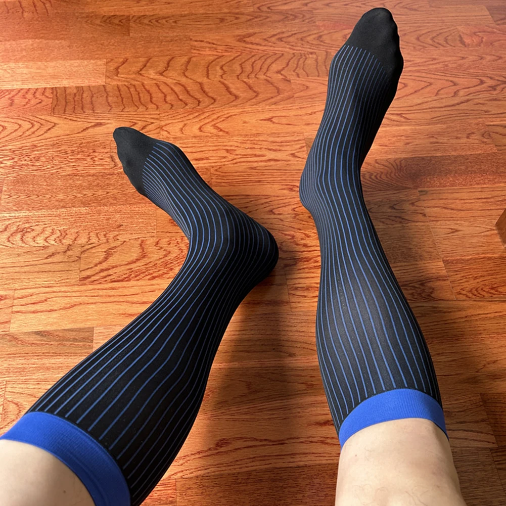 Skarpety męskie w paski do garnituru biznesowego, na formalne okazje, czerwone, prześwitujące, długie, skarpety męskie.