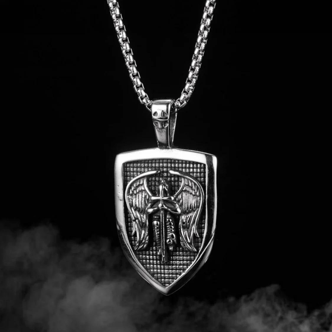 

2023 Europe Niche Design Retro Shield Pendant Street Hip Hop New Titanium Steel Necklace Exquisite Stainless Steel Never Fades