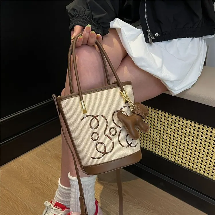 

‌ Лето 2025 г., модная сумка-ведро с регулируемым плечевым ремнем, кошелек с буквенным принтом, модная сумка-корзина для овощей для пляжа и покупок ‌