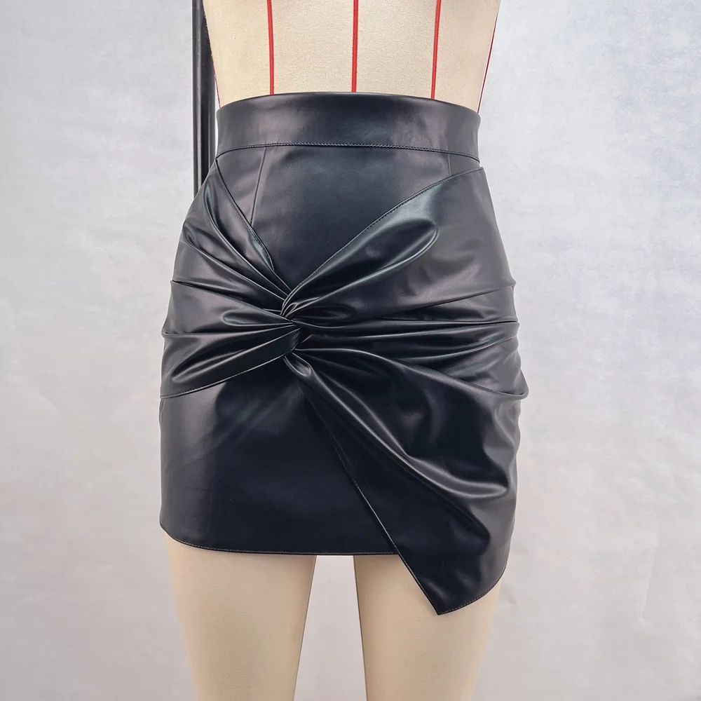 Ropa de mujer Otoño e Invierno nueva moda urbana Falda plisada de cuero a la cadera Mujer