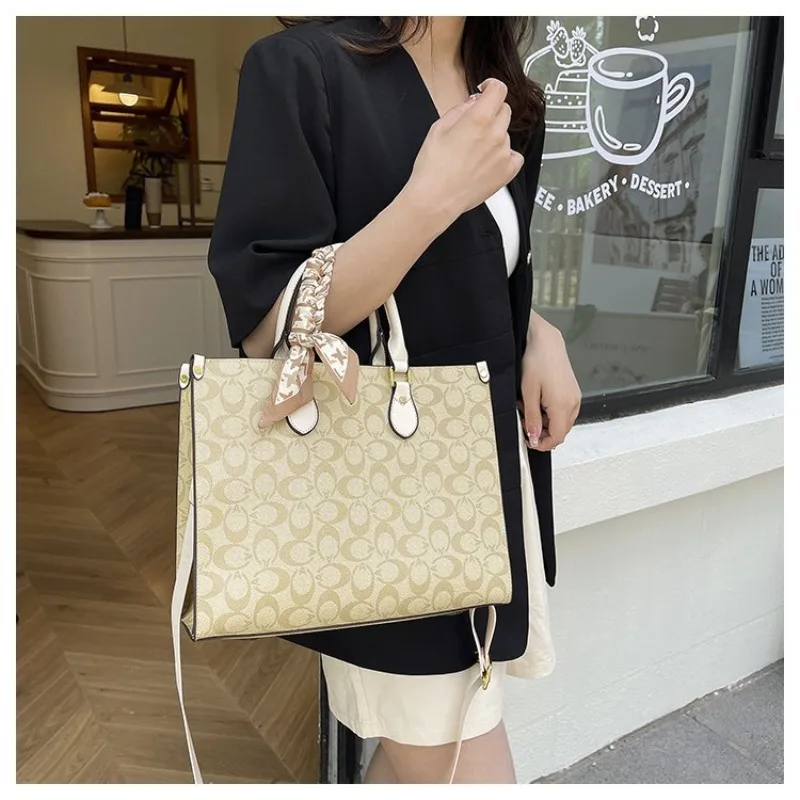 

Women Handbag Exquisite Printing Adjustable Chain Retro Purse Commuting Work Travel Bag Portable Underarm Hot Sale