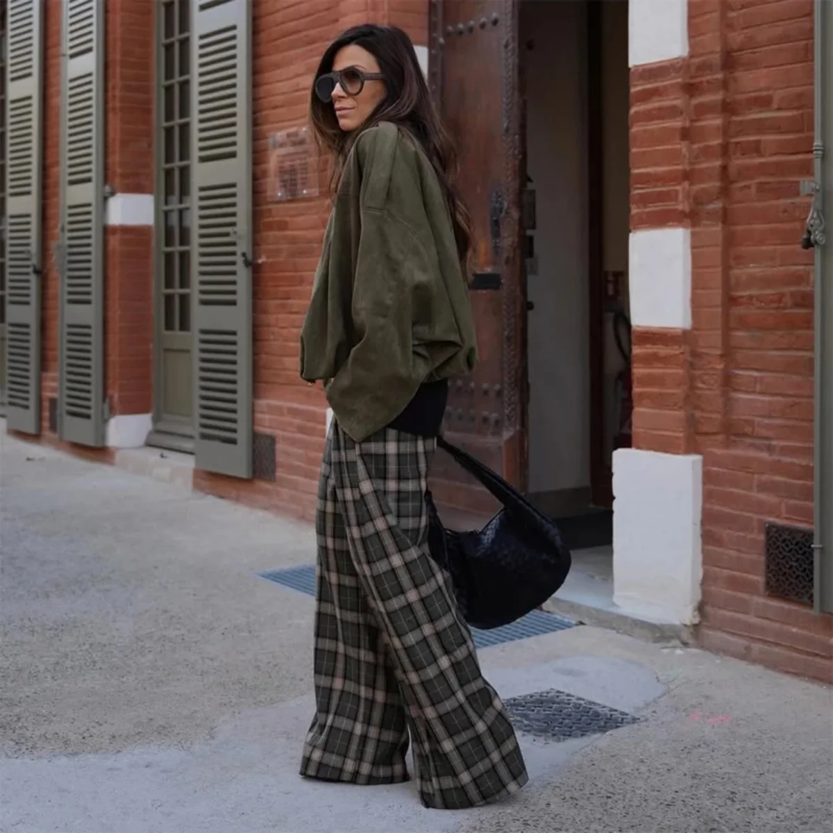 بنطلون نسائي كاجوال أنيق بنقشة مربعات كلاسيكية مع جيوب وخصر مرتفع وساق واسعة، سروال طويل عصري للسيدات في المكتب