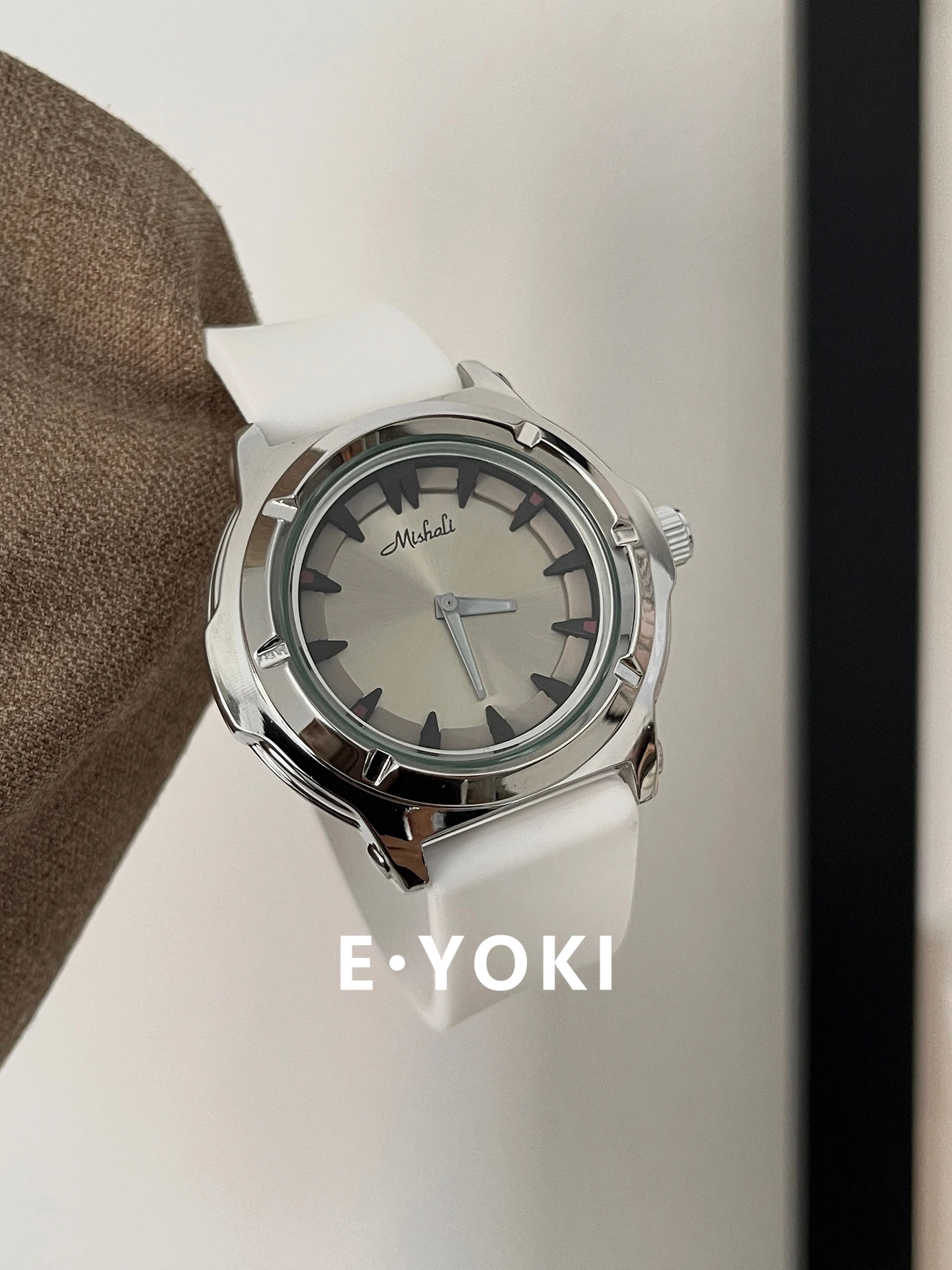 

White round large dial silicone women's watch women's casual versatile fashion quartz watch high quality luxury watch