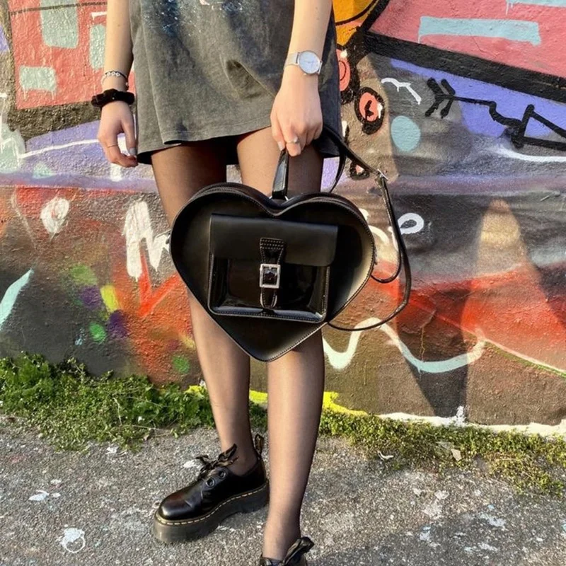 

Retro Punk Rock Dual-Shoulder Bag for Spicy Girls Heart Pattern Harajuku Cool And Sexy Crossbody Bag Unisex Daily Use