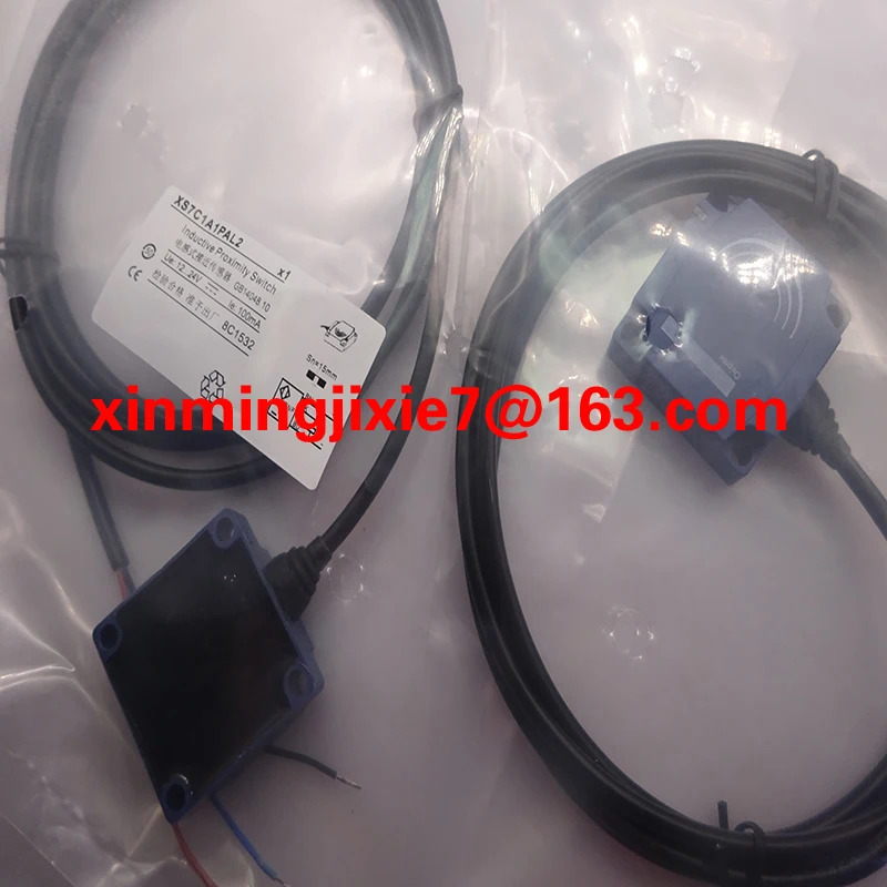 Proximity switch in stock with warranty guarantee XS7D1A1PAL2 XS7D1A1PAL2C XS7D1A1DAL2C XS7D1A1NAL2  sensor