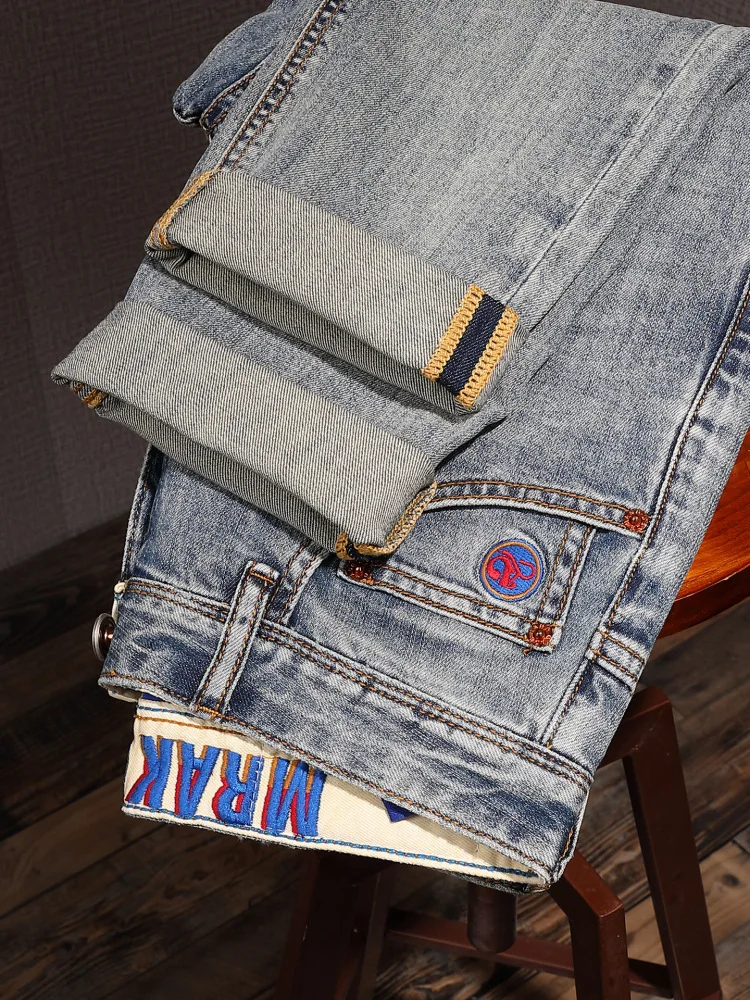 

2025 высококачественные летние тонкие светлые джинсы в стиле ретро, мужские маленькие прямые мягкие брюки с вышивкой