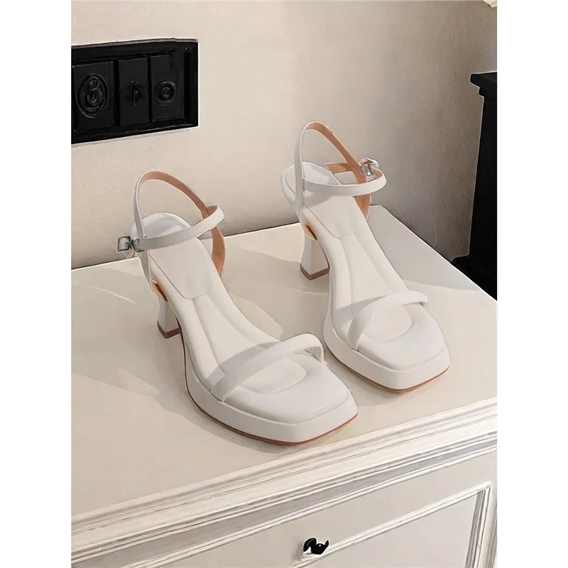 jupe-courte-beige-style-francais-pour-femme-impermeable-design-simple-elegante-et-tendance-ideale-pour-un-usage-decontracte