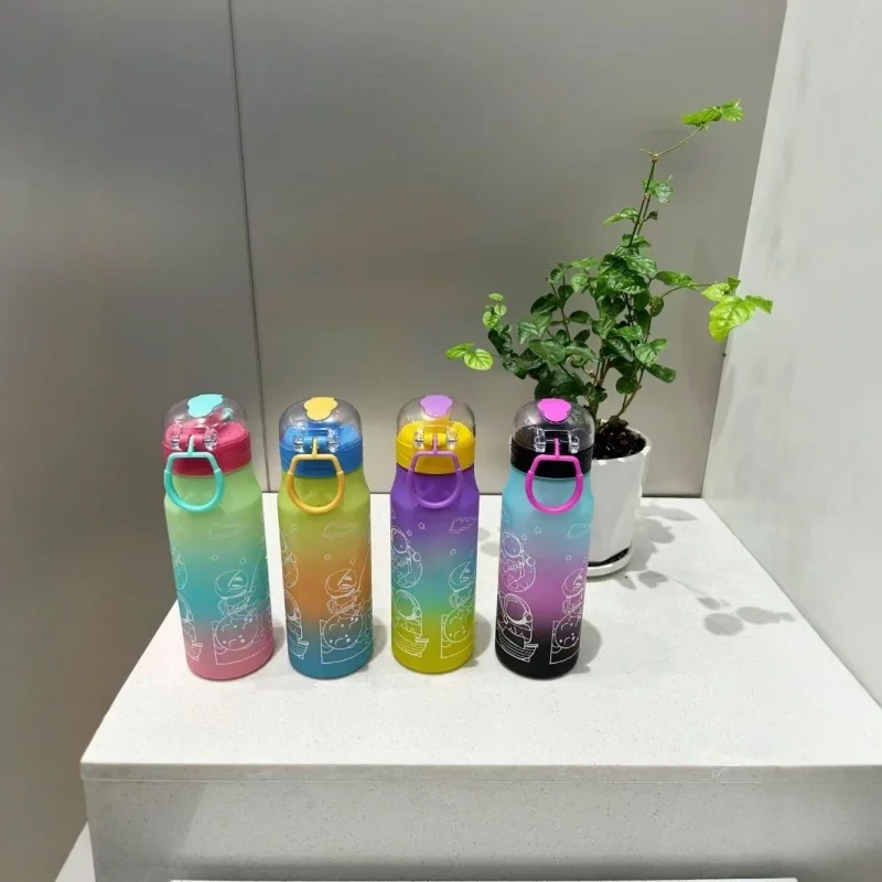 

600ML Gradient Color Astronaut Plastic Space Sports Water Bottle with Cartoon sticker Drinking Water Bottle Outdoor Sports