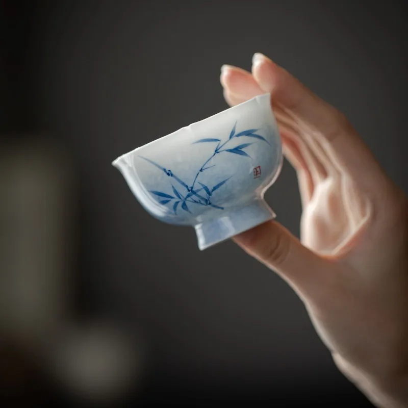 Handbemalte Master-Tasse aus blauer Bambus-Keramik in Blumenform, Unterglasur, blaue Blume, luxuriöse Teetasse für Zuhause, Gongfu-Teeset