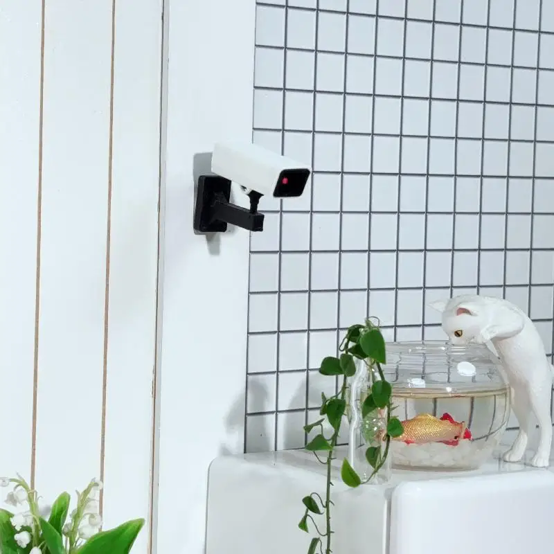 

1/2Pcs 1/12 Dollhouse Mini Surveillance Camera Model Micro Landscape Decor Scene Ornament
