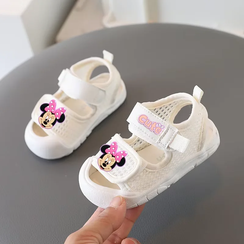 

Новые тапочки с Микки Маусом для маленьких девочек, детская обувь на мягкой подошве для малышей, летние дышащие сетчатые сандалии с Минни для мальчиков, пляжная обувь