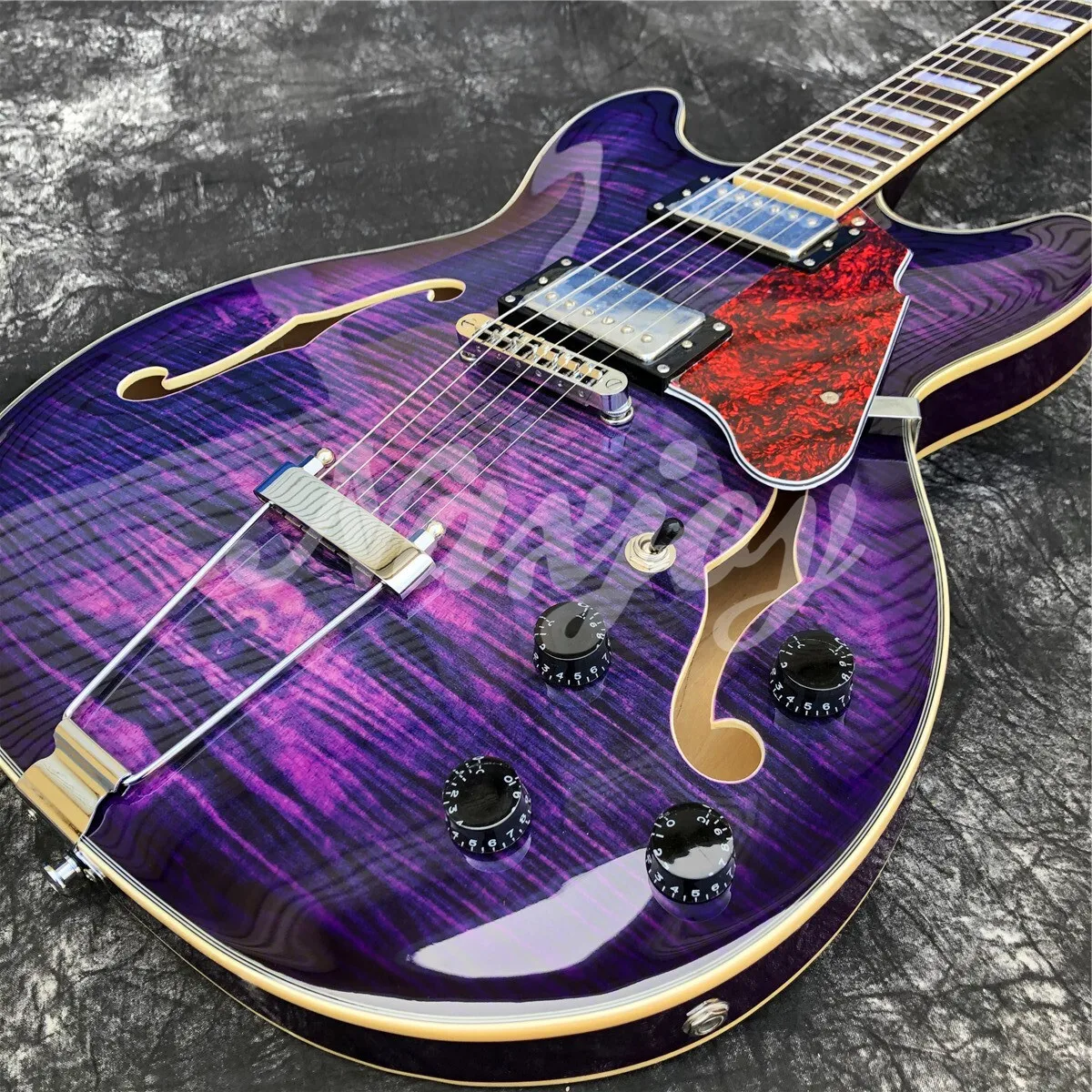 غروت الأرجواني لهب القيقب شبه جوفاء الغيتار F ثقوب Archtop الجاز الغيتار