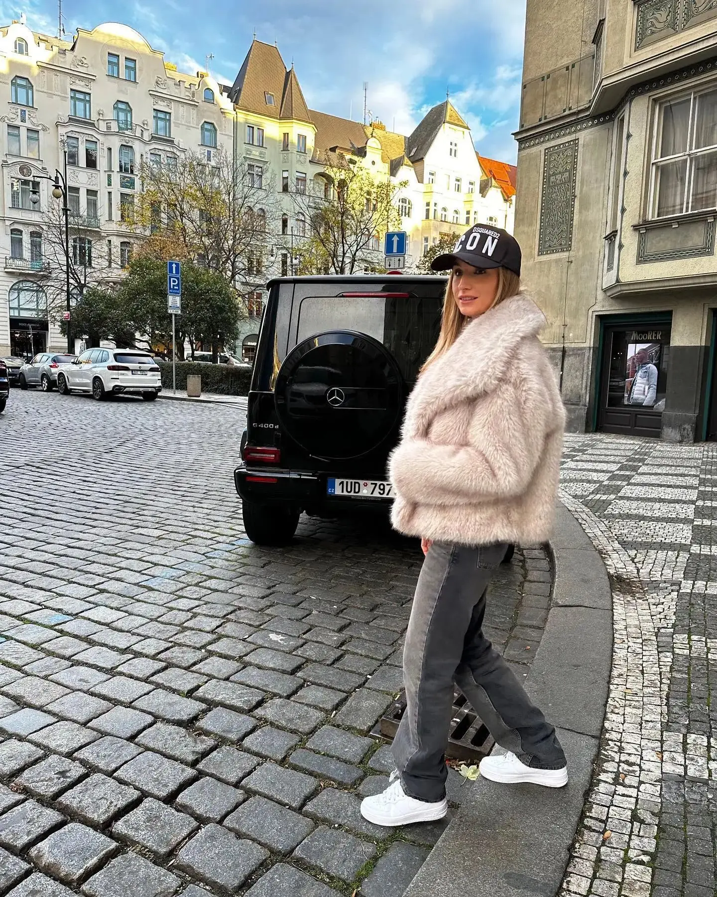 Women's Artificial Fur Coat with Large Lapel Short Fashionable Fox Fur Style Fluffy Plush Clothing for Ladies