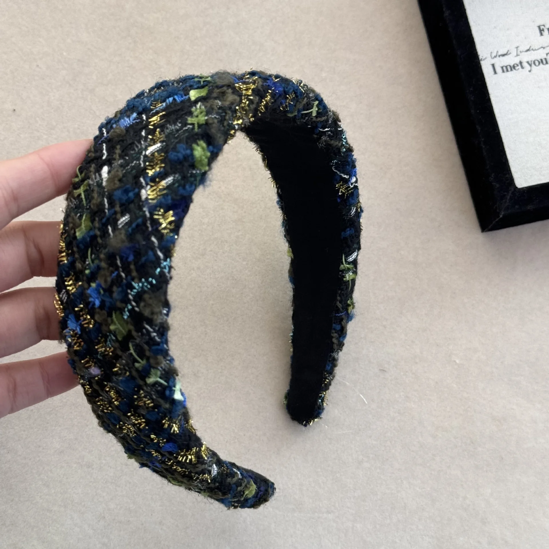 1 Stück dickes Tweed-Stirnband mit breiter Kante sieht klein und im Retro-Stil aus, geeignet für den täglichen Pendelverkehr und vielseitige Haar-Accessoires – Detail 14