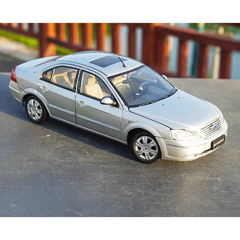 

Diecast 1:18 Scale Alloy MONDEO Classic Car Model Finished Product Simulation Toy Collection Gift Static Display