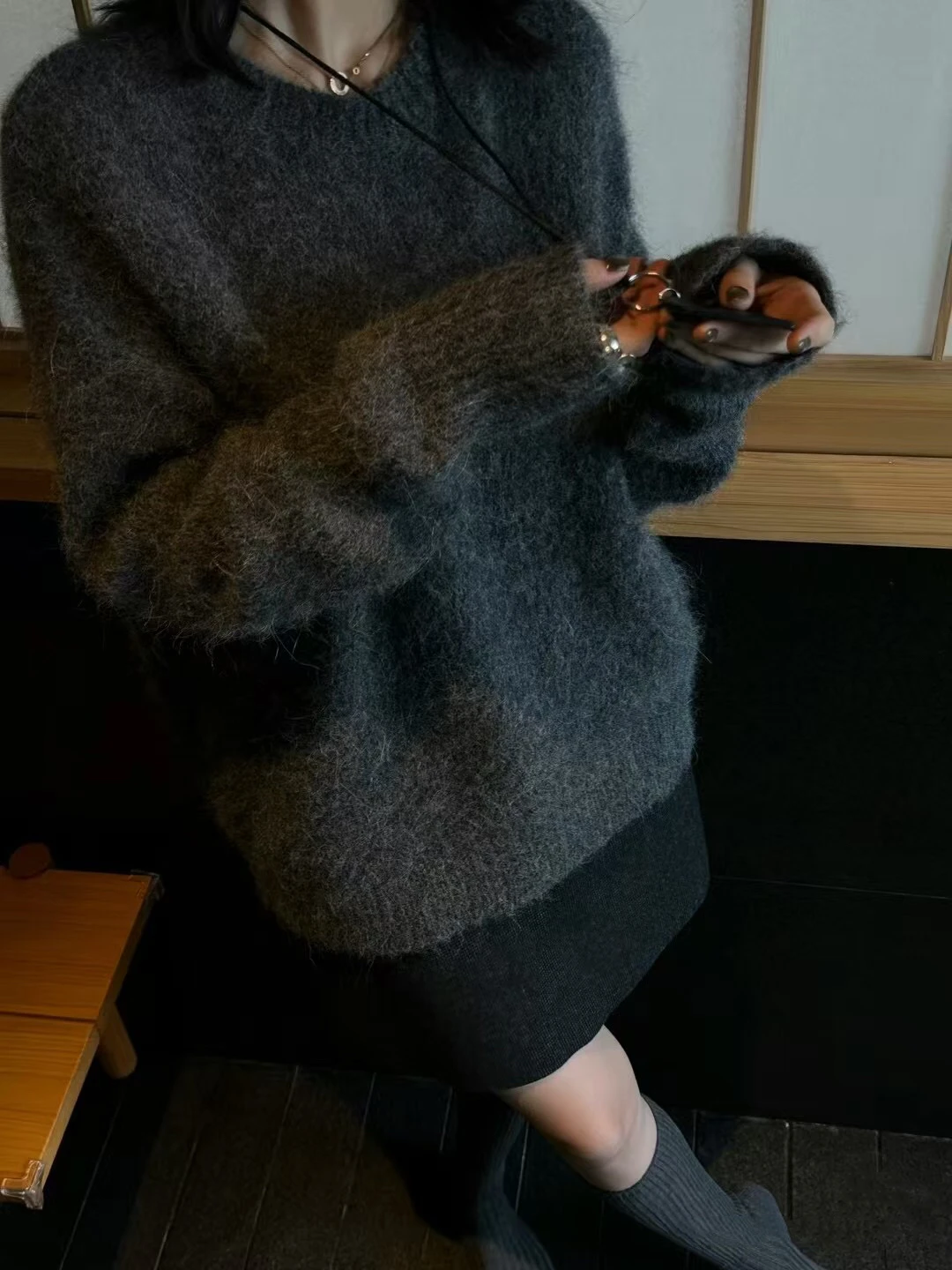 Damski sweter w jednolitym kolorze, miękki, w stylu lazy, luźny, z okrągłym dekoltem, dzianinowy top na jesień i zimę.