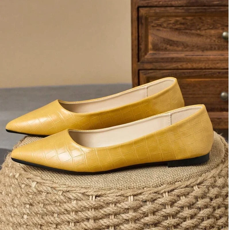 

Women's Versatile Flat Shoes Snake Skin Pattern Pointed Toe Leather Flats 2026 New Spring Summer Casual Daily Large Size 47 48