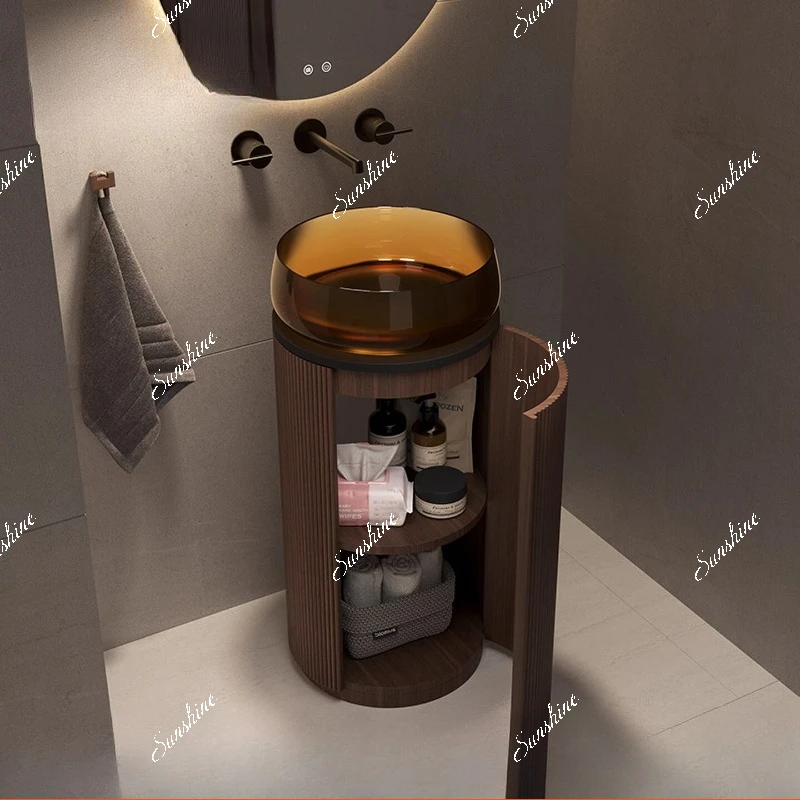 

The hotel household bathroom is integrated with a freestanding floor-to-ceiling sink