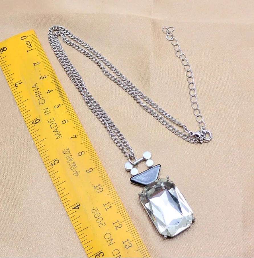 Gioielli europei e americani per l'esportazione, intarsio geometrico semplice, alla moda, versatile, collana in stile retrò da donna.