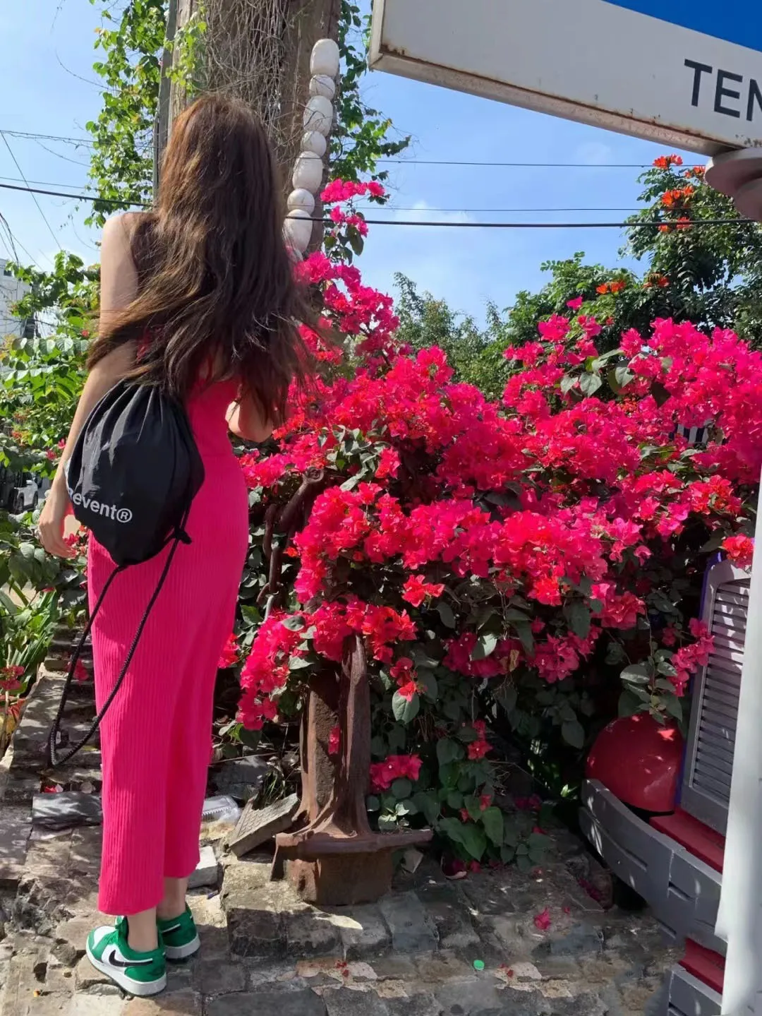 Abito da festa Sexy per le donne vacanza rosa rosso lavorato a maglia con scollo a v pieghettato senza maniche gonna lunga abiti da spiaggia da donna Vestidos