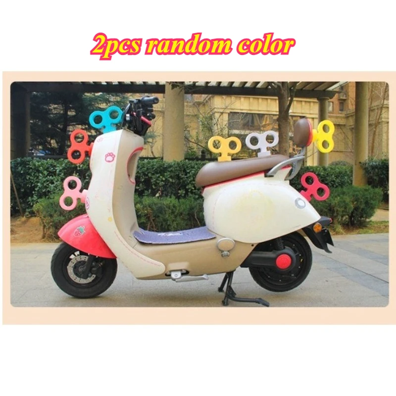 2pcs Car Roof Wind Up Key Decal, Decor Exterior Auto Decorations Small Clockwork Decor for Motorcycles Electric Motorbikes